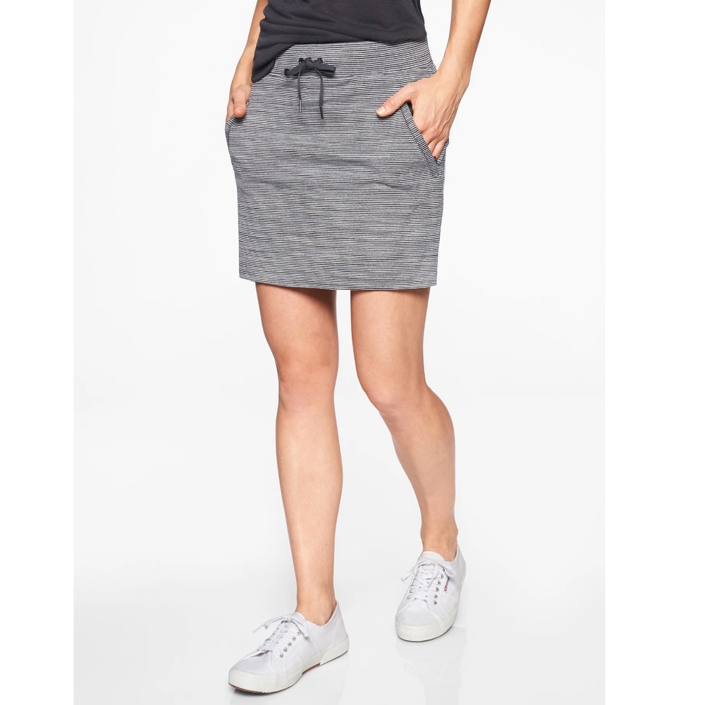 Athlete Stripe Modern Metro Skort in Grey Heather, sz S